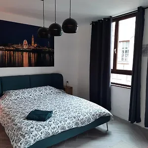 Center In Quiet Street & Airco Anversa